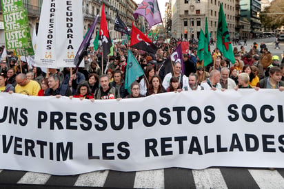 Para este jueves, se prevé que a médicos, bomberos y universitarios se sumen los profesores de educación primaria y secundaria que secundarán las protestas para exigir mayores recursos. (EFE)