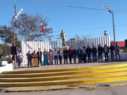 Autoridades municipales y educativas realizaron un acto cívico. (EL SIGLO DE TORREÓN)