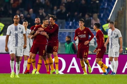 Los romanos emparejaron el marcador una vez más con gol del serbio Aleksandar Kolarov por la vía penal, quien venció al cancerbero visitante para el 2-2.