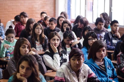 Unos 20 millones de jóvenes en Latinoamérica y el Caribe ni estudian ni trabajan, lo que representa un 21 % del total de este segmento de la población en la región, según un informe divulgado hoy. (ARCHIVO)