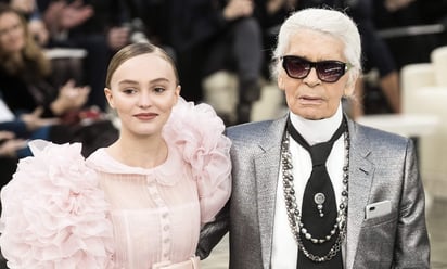 El diseñador Karl Lagerfeld asegura que crear accesorios con pieles no era el negocio de Chanel. (ARCHIVO)