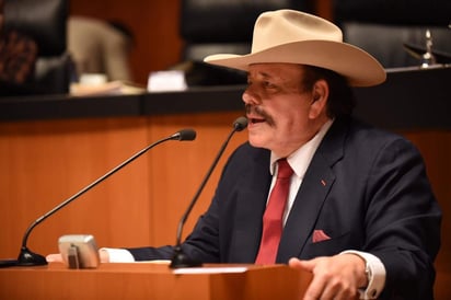 Armando Guadiana presentó en el Senado de la República la propuesta de reforma constitucional para eliminar el fuero. 