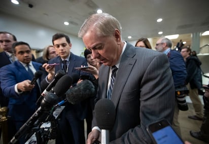 Sacudidos. El senador republicano Lindsey Graham atendió a los medios luego de su reunión con Gina Haspel de la CIA. (AP)