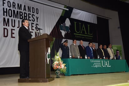 Evento de aniversario. Se realizó una entrega de reconocimientos como parte de los festejos de los 30 años de la UAL.