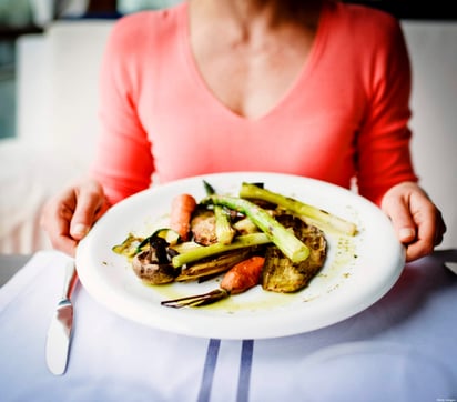 La cena también es fundamental para nuestra salud, se debe cuidar lo que se ingiere porque al dormir, la digestión se pausa.