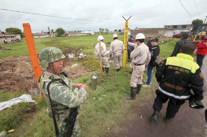  El presidente Andrés Manuel López Obrador aseguró que en la estrategia de seguridad se busca trabajar de manera coordinada entre todas las instituciones del área y en particular, en el combate al robo de combustible, y dijo que ésta sería presentada la próxima semana. (ARCHIVO)