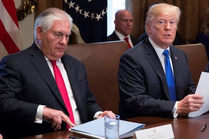 Tillerson también indicó que con frecuencia Trump le pedía que hiciera cosas que él mismo le tuvo que explicar que eran ilegales o inconvenientes. (ARCHIVO)