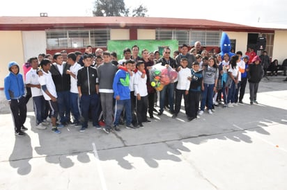 Beneficios. Llega a secundaria de León Guzmán el programa Unidos mejoramos tu escuela.