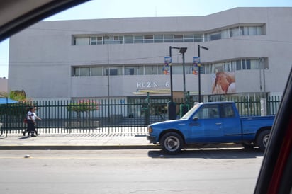 La joven fue auxiliada por paramédicos de la Cruz Roja que la trasladaron al Hospital 46 del IMSS, en donde le apreciaron una herida punzo penetrante en el lado derecho del abdomen. (ARCHIVO) 

