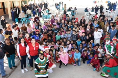 Caravana. Las autoridades municipales en conjunto con el DIF municipal se encuentran visitando zonas alejadas del municipio. (EL SIGLO DE TORREÓN)