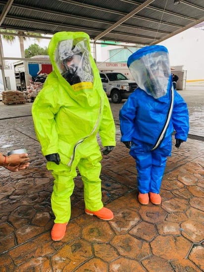 Los trajes sellados del equipo utilizado para emergencias Hazmat son sumamente costosos.  (EL SIGLO COAHUILA) 

