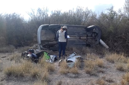 Accidente. Por exceso de velocidad sufren volcadura en la carretera Gómez Palacio - Jiménez. (EL SIGLO DE TORREÓN)