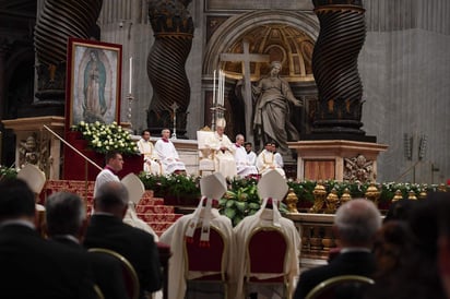 Un nutrido grupo de sacerdotes, obispos, religiosos y feligreses latinoamericanos se dieron cita este miércoles en la Basílica de San Pedro para participar de la celebración eucarística, que es ya una tradición. (EFE)