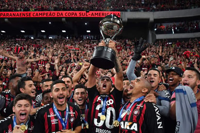 Atlético Paranaense logró por primera ocasión un título en un torneo internacional. (Especial)