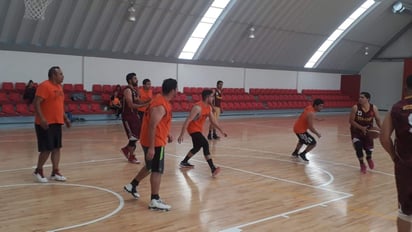 Está por iniciar la tercera temporada de la Liga Dominical de Basquetbol que se disputa en las canchas del Multideportivo Oriente. (EL SIGLO DE TORREÓN)