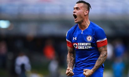 El atacante, quien acumula cuatro goles en el Apertura 2018, agregó que el vestidor del Cruz Azul está tranquilo y motivado por el enfrentamiento ante América. (Especial)