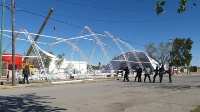 Dicha pista de hielo fue puesta en funcionamiento el pasado nueve de diciembre del año en curso. (SIGLO COAHUILA)