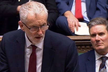 Corbyn sostuvo que 'la única vía' para forzar una votación esta semana, antes del receso navideño, es presentar 'de inmediato' una moción contra la líder conservadora. (ARCHIVO)