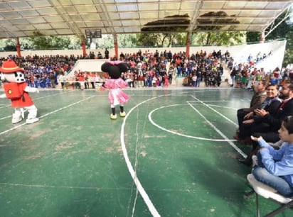 Niños. Con la presencia de 482 niñas y niños, alumnos de escuelas primarias, el evento se llevó a cabo en el domo del parque Victoria.