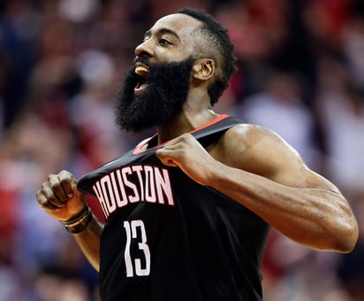 James Harden metió 47 puntos en la victoria de los Rockets Houston 102-97 frente al Jazz de Utah.