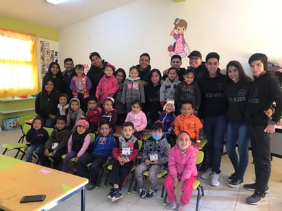 Entregaron juguetes y bolos a niños de dos jardines de niños ubicados en la comunidad de Bermejillo. (EL SIGLO DE TORREÓN)