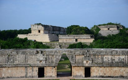 En entrevista explicó que entre los sitios en donde habrá fenómenos arqueastonómicos relacionados con el solsticio de invierno están Mayapán, Chichén Itzá, Uxmal, Oxkintok, Dzibilchaltún y San Antonio Chel, entre otros puntos arqueológicos. (ARCHIVO)