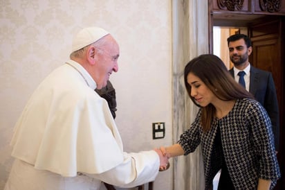 En el encuentro, de aproximadamente media hora, Murad estuvo acompañada por su marido, Abid Shamdeen. (EFE)
