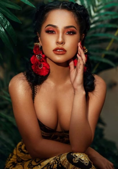 Becky G posa con un sexy y revelador atuendo en Instagram