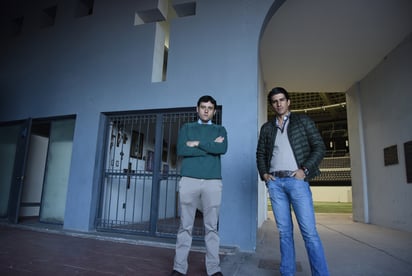 Los jóvenes matadores desearon a la afición lagunera una feliz Nochebuena y taurina navidad.