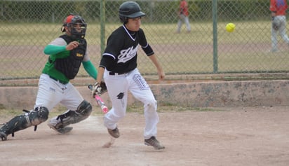 La pelota voló por los aires durante la jornada 12 del rol regular, en la que los bateadores fueron los protagonistas de los juegos.