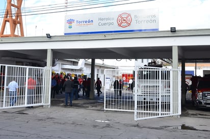 Noche Buena. Para los bomberos, es un día de trabajo más, pues en esta temporada se incrementan los incendios. (EL SIGLO DE TORREÓN)