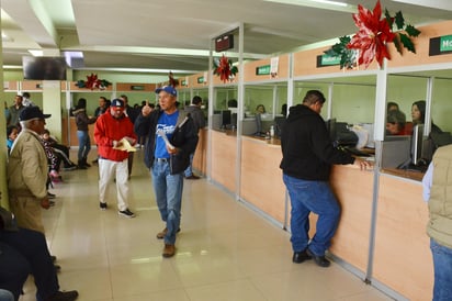 Abierto. En la Recaudación de Rentas y módulos en centros comerciales, todavía hoy, de 9 de la mañana a las 16:00 horas, se puede realizar el prepago de placas y Derechos Vehiculares. (FERNANDO COMPEÁN)