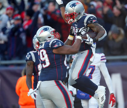 Los Patriotas aseguraron su división y ascendieron al segundo lugar de la Conferencia Americana al derrotar el domingo a Buffalo.