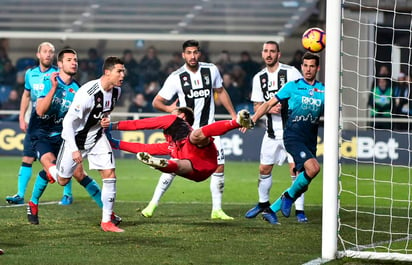 El portugués fue determinante en el empate de los 'biacconeri' con el que mantienen el liderato en la Serie A.