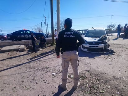 El conductor circulaba a exceso de velocidad, perdió el control y se salió de la carretera, hasta volcarse. (EL SIGLO DE TORREÓN)