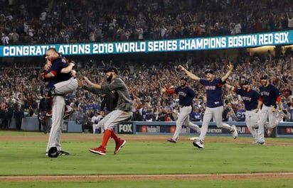 Los Medias Rojas de Boston vencieron 4 juegos a 1 a los Dodgers de Los Ángeles en la Serie Mundial.