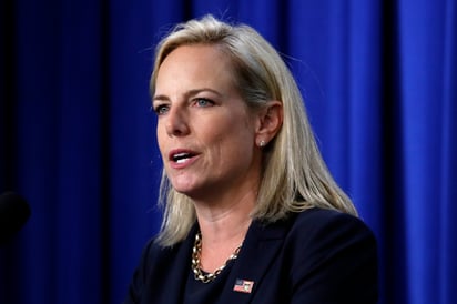 Saldo. Kirstjen Nielsen dijo que en 2018, seis inmigrantes indocumentados murieron mientras se encontraban bajo custodia. (AP)