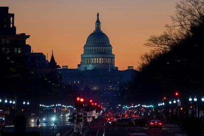 Negociación. La actitud inamovible de Trump ha chocado desde hace seis días con el Senado estadounidense. (EFE)