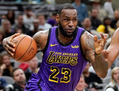 LeBron James tuvo una gran actuación con los Cavaliers en la primera mitad del año, antes de pasar a los Lakers de Los Ángeles.