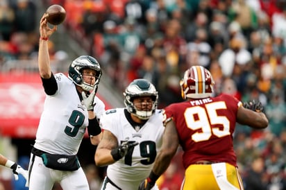 Nick Foles lanzó dos pases de anotación frente a Washington.