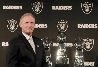 El respetable analista de televisión, Mike Mayock, es el nuevo gerente de los Raiders de Oakland.