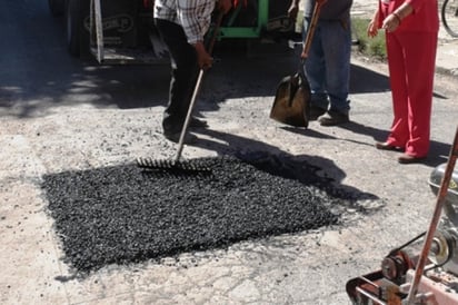 Acciones. Las lluvias del año pasado dejaron en muy mal estado las calles de Lerdo y se generaron más baches. (EL SIGLO DE TORREÓN)