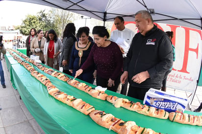 Tradiciones. Invita el DIF municipal a celebrar la tradición del levantamiento del niño Dios y la rosca de Reyes. (EL SIGLO DE TORREÓN)