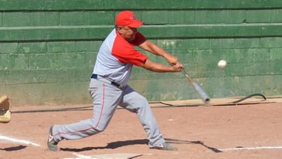 Este circuito es exclusivo para entusiastas peloteros que cuentan con más de 50 años de edad y siguen haciendo swing cada sábado.