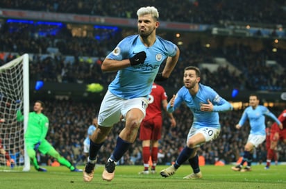 El argentino Sergio Agüero, del Manchester City, festeja luego de anotar el primer tanto de su equipo.