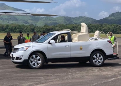 El vehículo, que es un modelo 'pick-up' (camioneta) y cuenta con una silla giratoria donde se sentará el pontífice, fue diseñado por la compañía local Distribuidora David y será desvelado este domingo en un acto en el paseo marítimo de la capital panameña. (ARCHIVO)