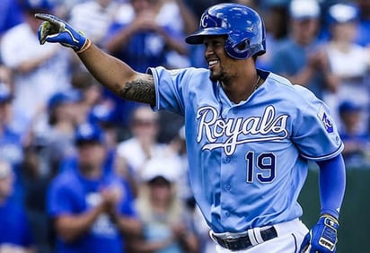 En cuatro campañas con los Reales de Kansas, Cheslor Cuthbert bateó para .252 y pegó 18 cuadrangulares. (ARCHIVO)