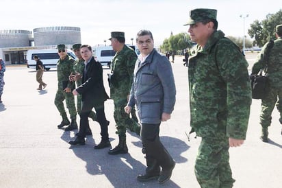 De gira. Los gobernadores de Coahuila, Miguel Riquelme, y de Durango, José Aispuro, acompañaron al titular de la Sedena, Luis Crescencio Sandoval, en su visita a la región.