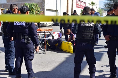 El accidente se registró en el cruce de avenida Matamoros y calle Rodríguez. (EL SIGLO DE TORREÓN) 
