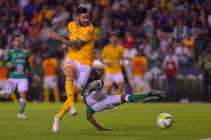 André-Pierre Gignac marcó de penal el gol del empate.